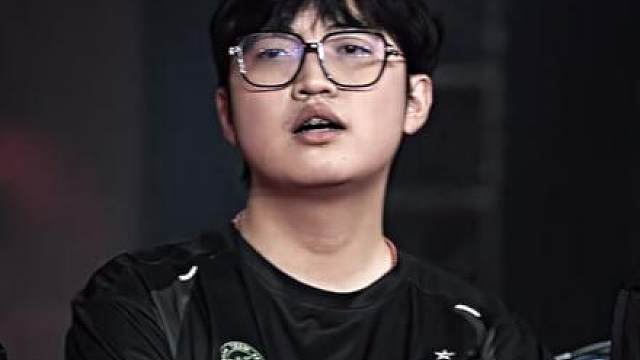 年少成名的代价就是每退一步都是万丈深渊