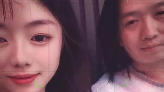 从小一起长大的表哥。如今是大网红。是家族的骄傲，还是那么逗比