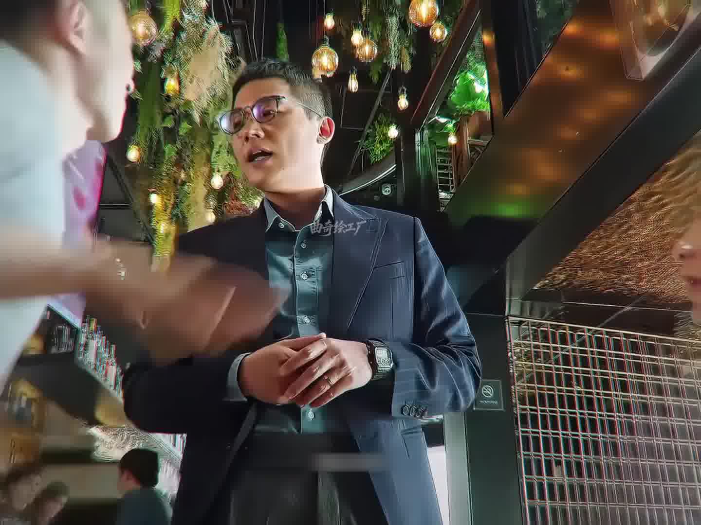 欧豪：自拍？