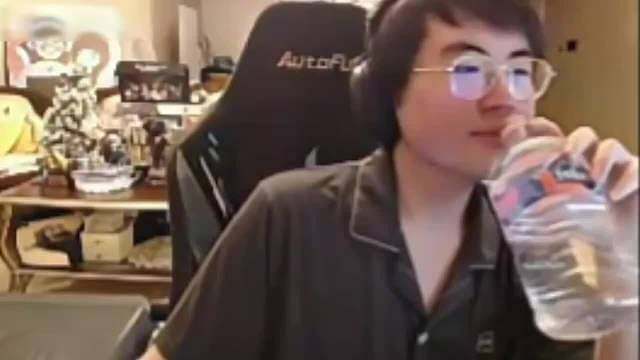 乌兹这话听着还蛮心酸的

百万人自己出的，被CS队拿走七十一万，自己还带病上场被零封。赛后Uzi说感