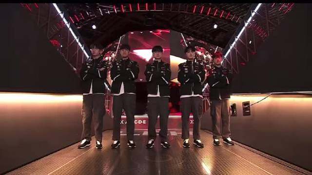 【2026LCK第二赛段小组赛 T1 HLE 】

T1入场

 ​​​