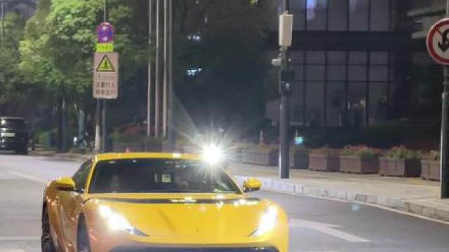 小小小酷哥刚刚确定不拉296直接八千板车黄色法拉利812c