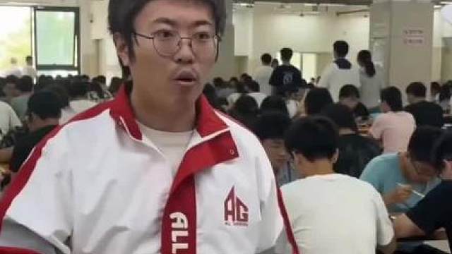 先给榜首狂魔哥打饭