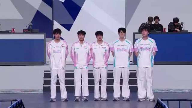 恭喜BLG 2-1战胜JDG！！！馍儿赛季首胜粗卡！！！ ​​​
