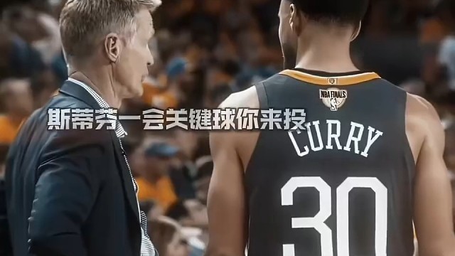 篮球赛场上的专注与交流，见证着每个精彩的瞬间。#篮球