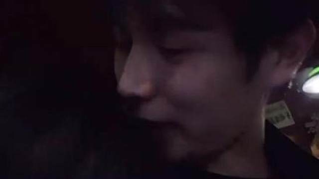 男孩子在外面记得要保护好自己哦