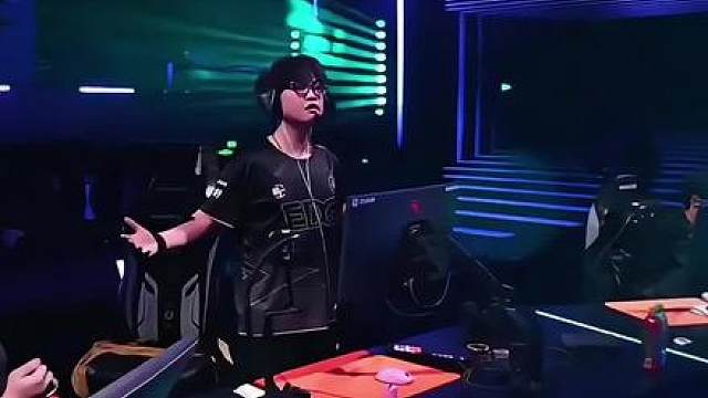 康康四杀收尾，2：0拿下比赛