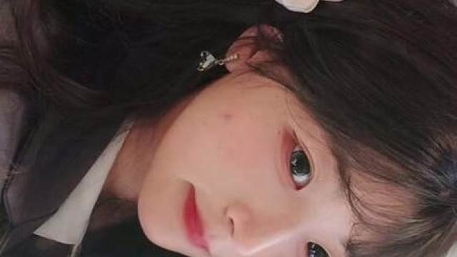哎呀，手机掉地上了