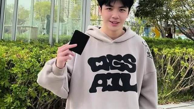 哥哥拿到驾照非要让弟弟们体验一下他的自信驾驶技术