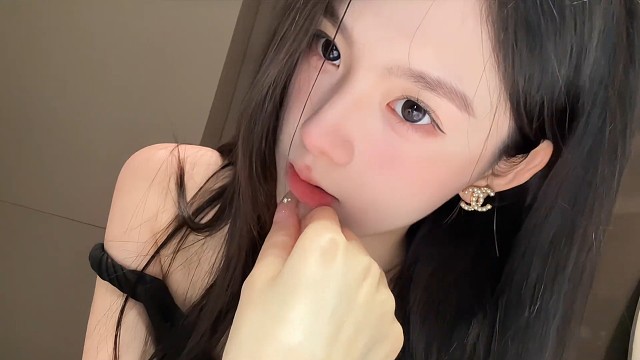  甜妹的松弛感自拍