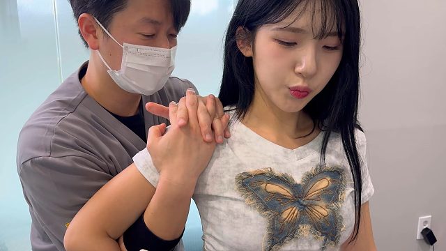 韩国美女拉拉队员正骨
