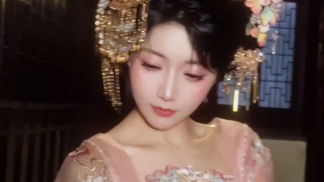 静画红妆，不知等谁归