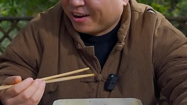 三个各怀心思的人在农村玩盲盒吃饭挑战