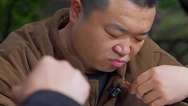 在农村玩盲盒吃饭挑战