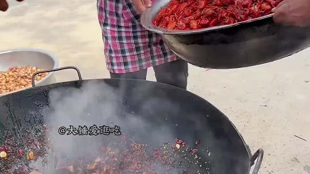 虾肉紧实鲜香，Q弹入味，在家实现小龙虾自由