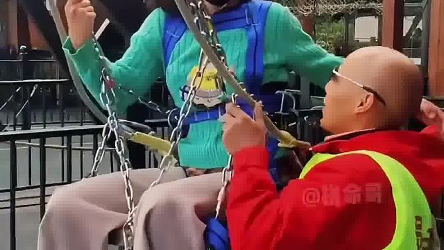工作人员 -猜猜我为啥是光头