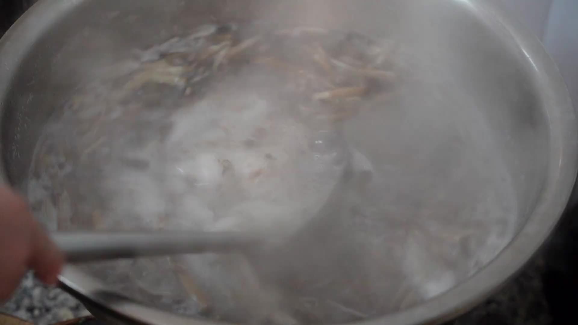 福建阿姨用虫子做漳州非遗小吃，闽南特色黑暗料理，很多人不敢吃