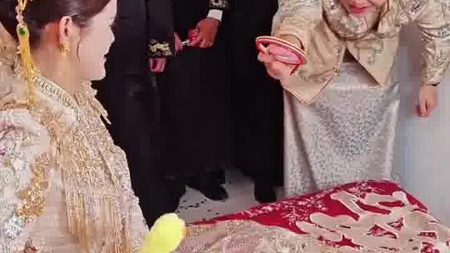 这新娘的脸型怎么看上去凹进去！