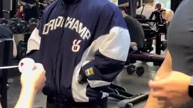 臂围43你还得练练…