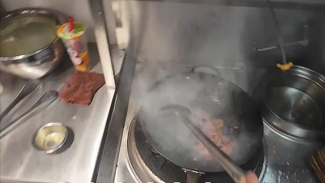 螺蛳粉店老板下班后如何快乐