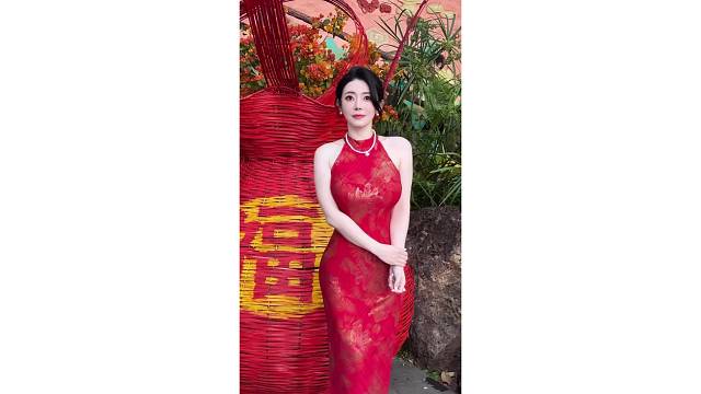 只是在人群中多看了你一眼