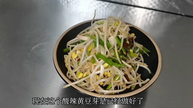 花500一天请的替班厨师做一道菜，老板看了气的火冒三丈