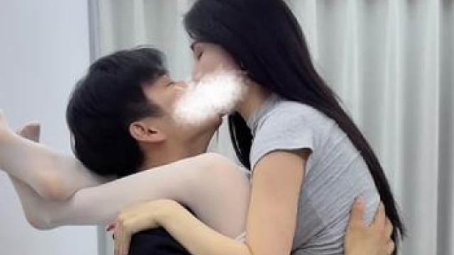 情侣健身动作挑战