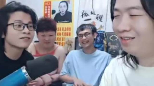 昨晚德华看到小马云立刻变脸，小马云终于在德华面前硬气一回