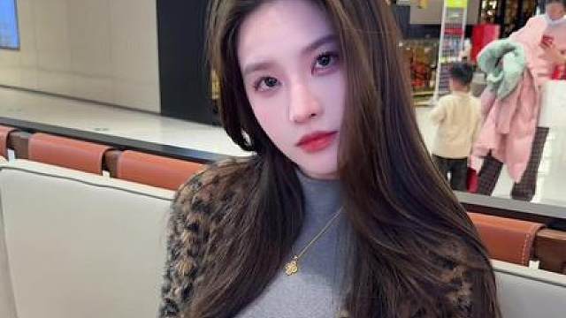和漂亮女孩吃一顿漂亮饭