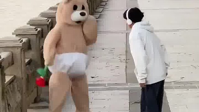 放开那只熊