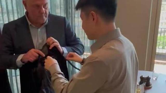 参加冠军晚宴，必须配上冠军西服