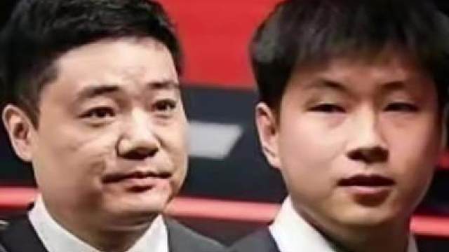 2026斯诺克世锦赛，丁俊晖将与卫冕冠军赵心童上演“中国德比”，争夺一个八强席位，比赛将在北京时间4月24日21：30分开战