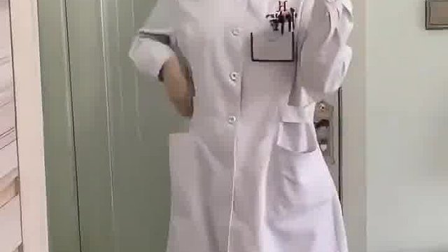 原来是黑丝版白衣天使