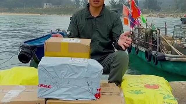 利用粉丝寄过来的快递盲盒荒野求生，怎料拆出各种奇葩物品