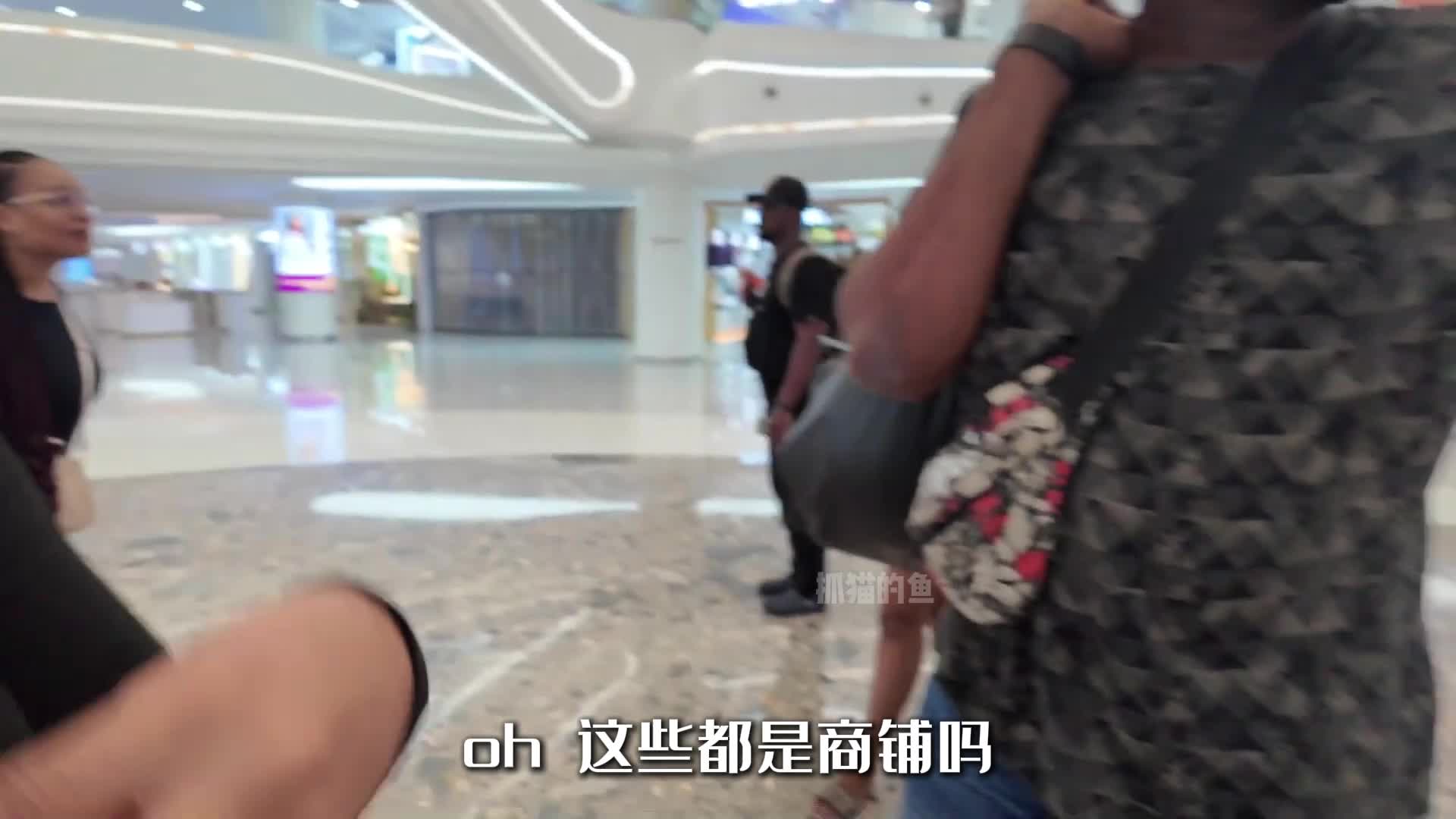 非洲黑妹不远万里来到广州，竟然怀疑自己没有出国？