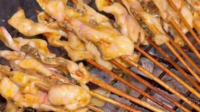 成都深夜炭烤乌鱼片，三种味道佐料堆满