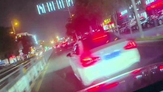 第一次让你是本能，第二次就不惯着了，教育苏B的夜晚，衣角微脏，喜提3000积分和3500块车衣赔偿。