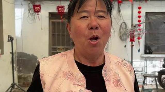 妈妈舞蹈的节奏感还是很强的