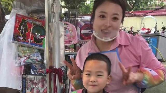 世界很大，但你只有一个。 妈妈什么都不怕，就怕你受委屈。 你放心长大，妈妈护你周全！