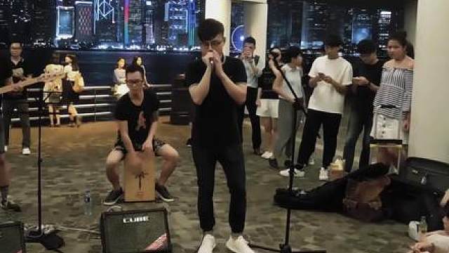 其实雨也没多大 是风在拼命刮