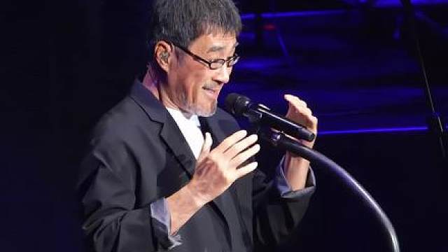 李宗盛的声音里有旧情书的纸屑，有电话那头漫长的忙音，有一个名字念了半辈子还念不顺。