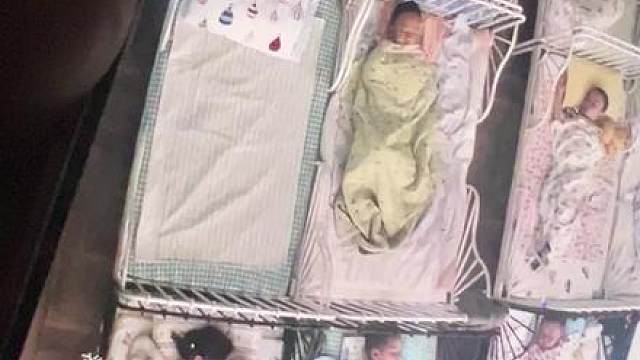 抱着大猫睡着了