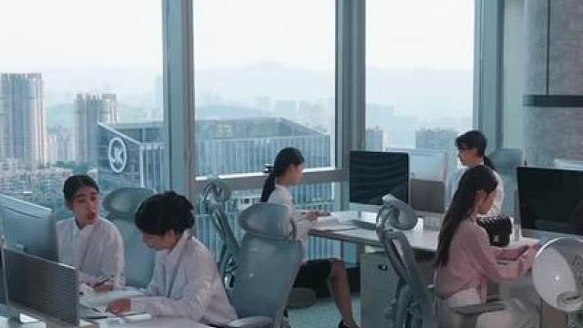 分手后，我娶了前任的老板