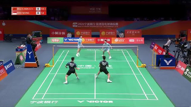 高点扣杀打崩对手 对手来不及移动望球兴叹
