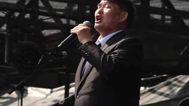 大衣哥朱之文音乐节首秀《月满西楼》高清直拍来啦！