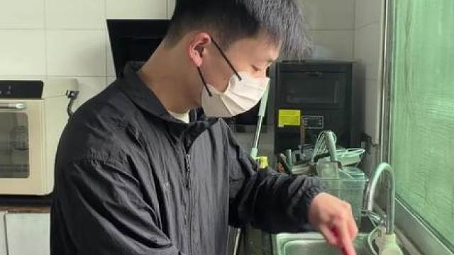 02年点心师失业后在农村做蛋糕送到县城摆摊能赚多少钱