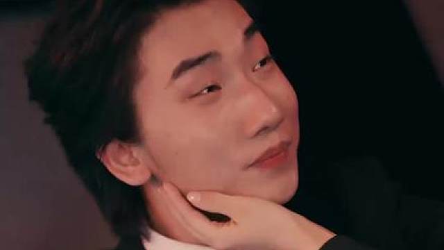 偷听我心声后，美女总裁绷不住了
