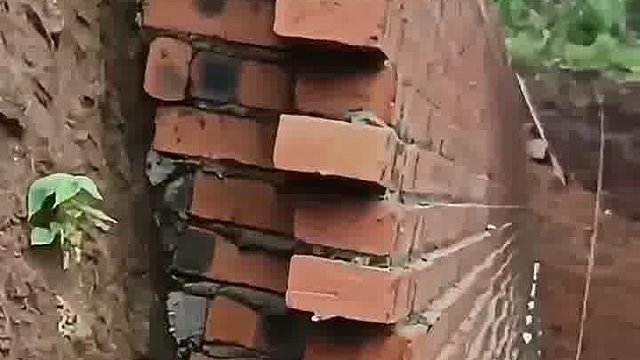 用砖和混泥土挡坡，真是个大聪明