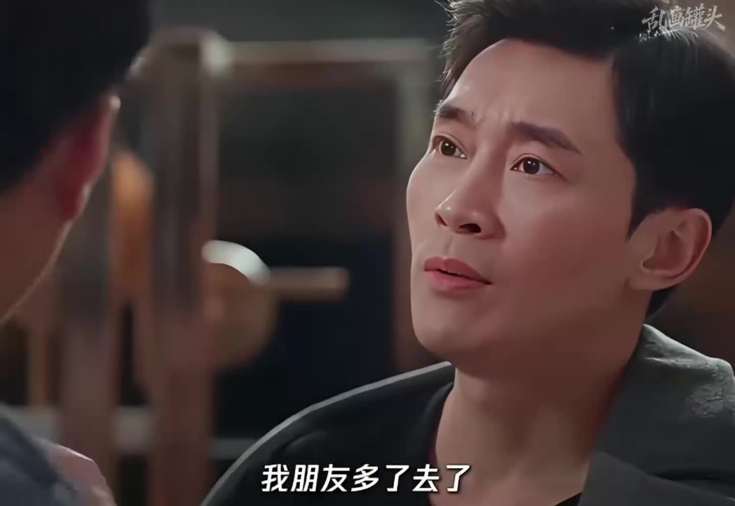 超硬气借钱！兄弟你跪下，我求你个事。