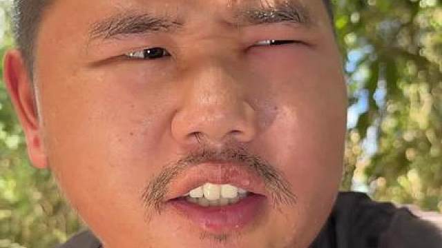 婆罗洲热带雨林生存探险第二集，制作拦河捕鱼装置，将河道里的溪水鱼来个一网打尽
